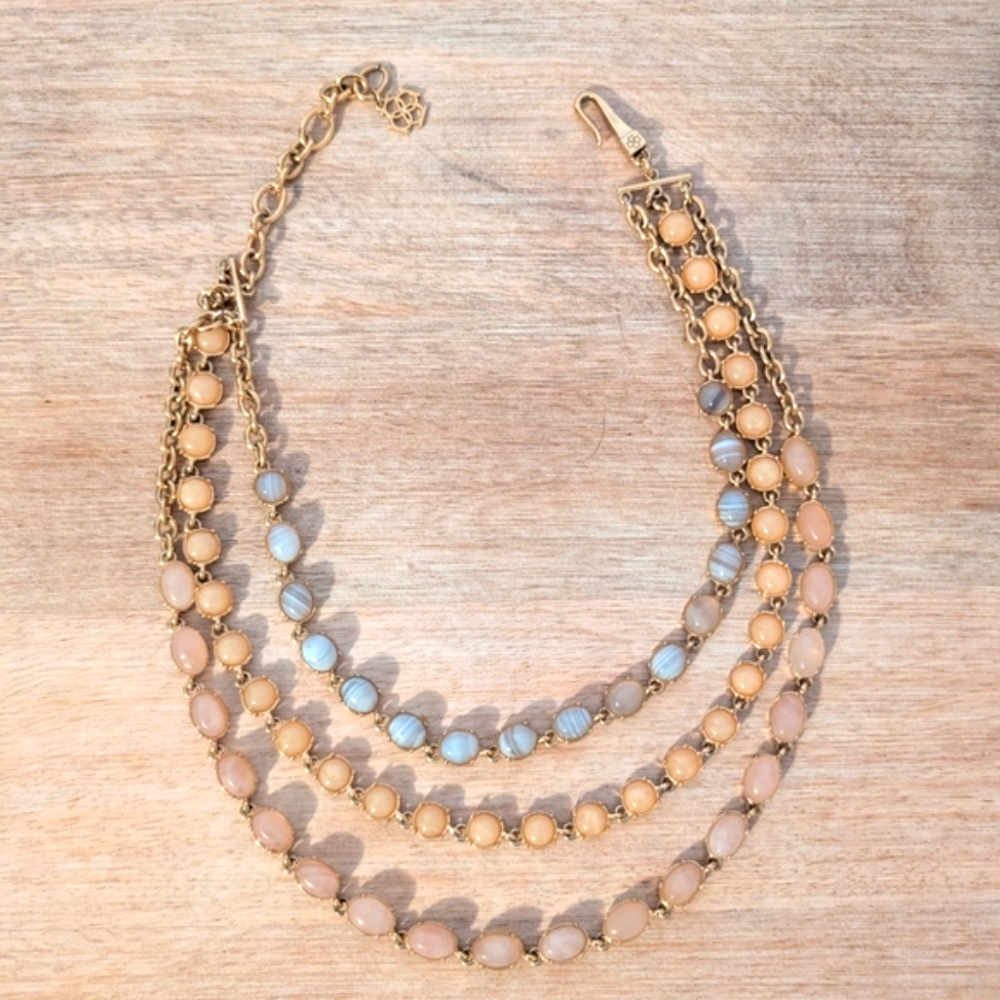 Elegant Gold and Beige Necklace